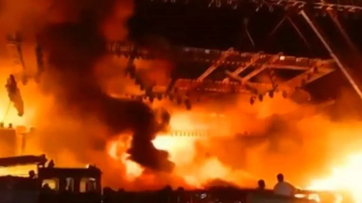 Incendiu violent la un festival din India: Mii de persoane, printre care lideri politici şi staruri de la Bollywood, au fost evacuate (VIDEO)