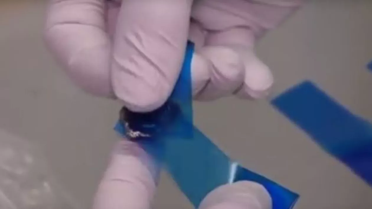 Materialul care se comportă ca apa va revoluționa industria electronicelor (VIDEO)