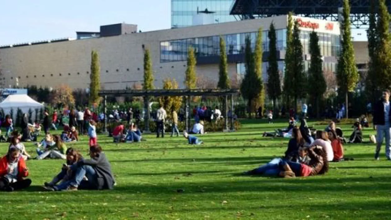 Record de temperatură pentru luna februarie nemaiîntâlnit de 55 de ani. Marți, cea mai călduroasă zi din această iarnă cu maxime de 24 grade (VIDEO)