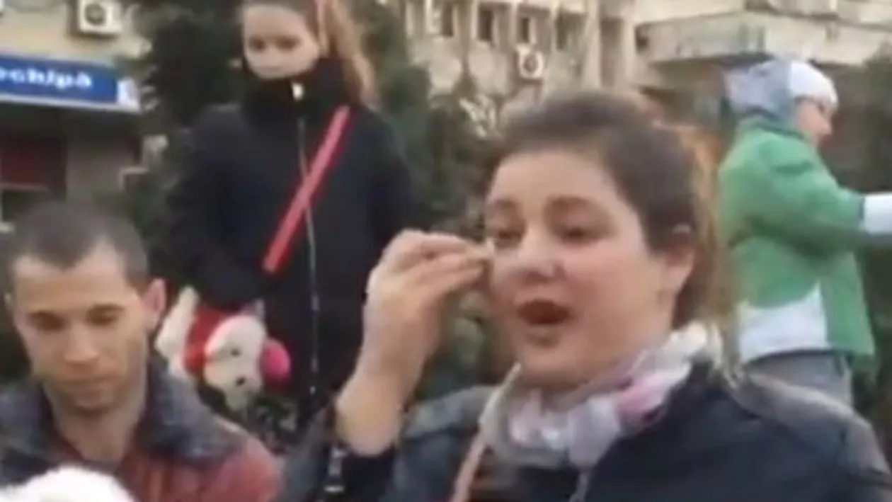 "Nu se poate așa ceva, ne mor copiii pe capete": Protest în Piteşti, după moartea celor 3 bebeluşi (VIDEO)