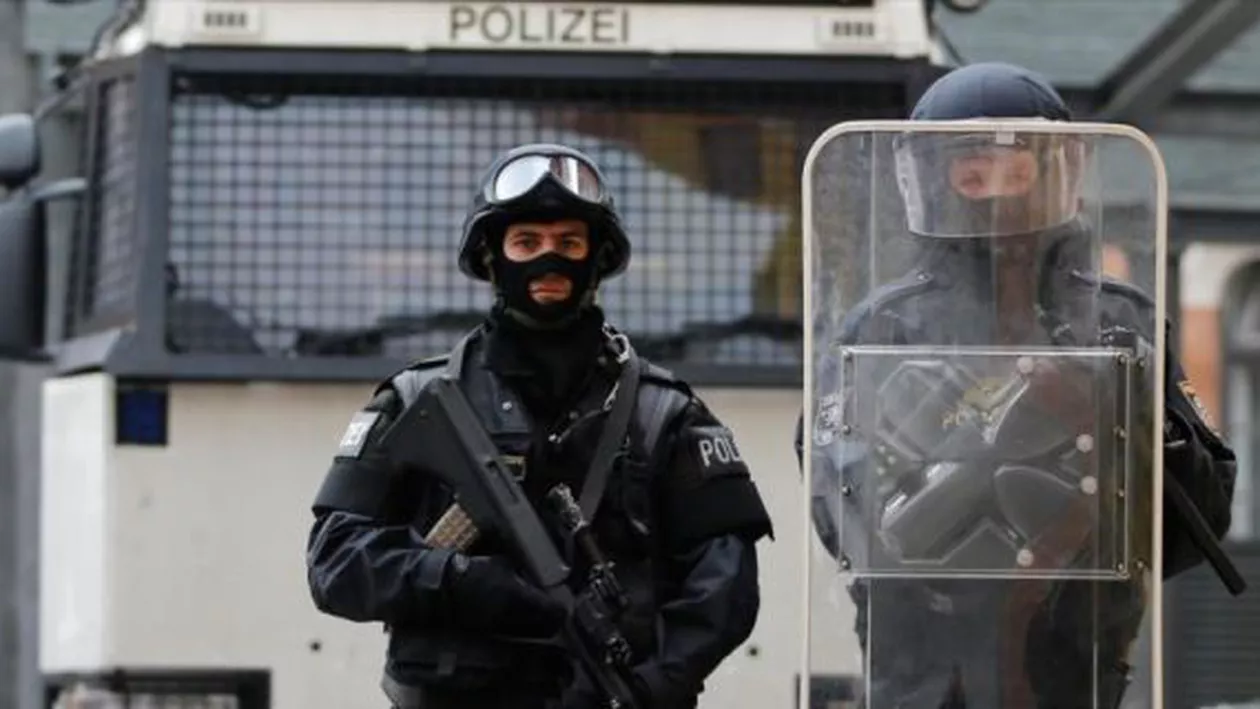 Atentatele de la Paris: Austria investighează doi bărbați musulmani care ar fi avut legături cu autorii atacurilor
