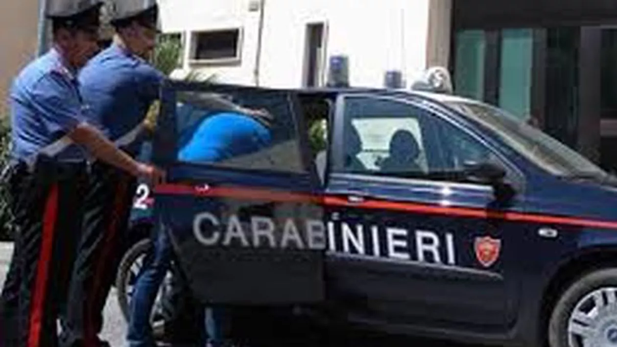 Doi români au fost reținuți în Italia după ce au omorât un bătrân și l-au aruncat în mare
