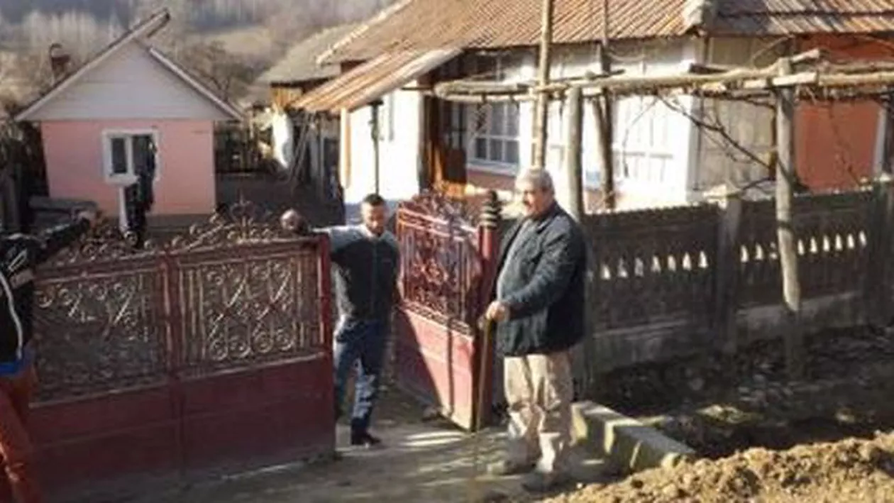 Mehedinți: Locuitorii din Noapteșa nu mai vor șosea din cauză că drumul a fost înălțat cu peste jumătate de metru și nu se mai pot amplasa podețe sau rampe