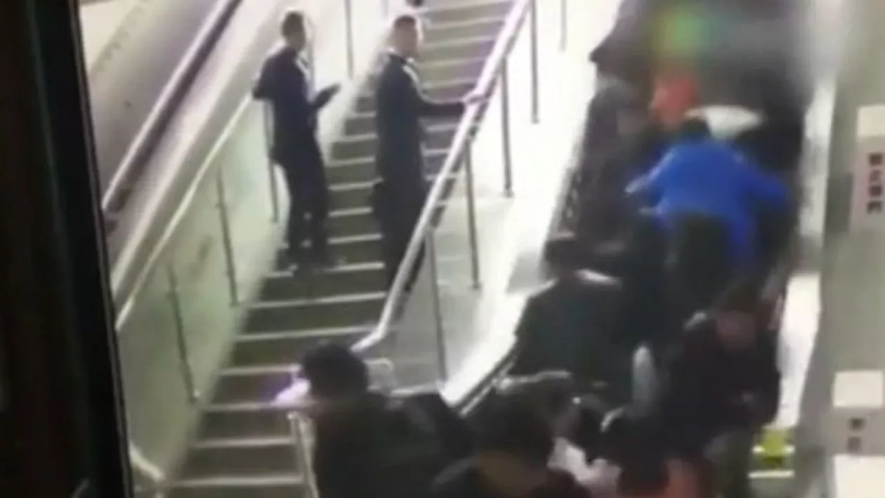 China: 5 răniți, după ce sensul direcției al unor scări rulante s-a schimbat brusc (VIDEO)