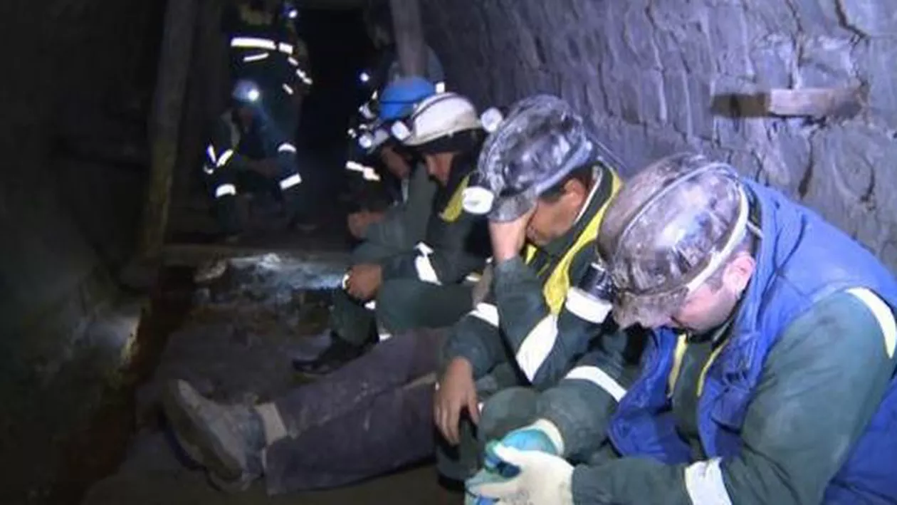 Eșec parțial al negocierilor purtate cu minerii blocați în subteran la Lonea și Vulcan: Doar o parte dintre aceștia au acceptat să iasă la suprafață