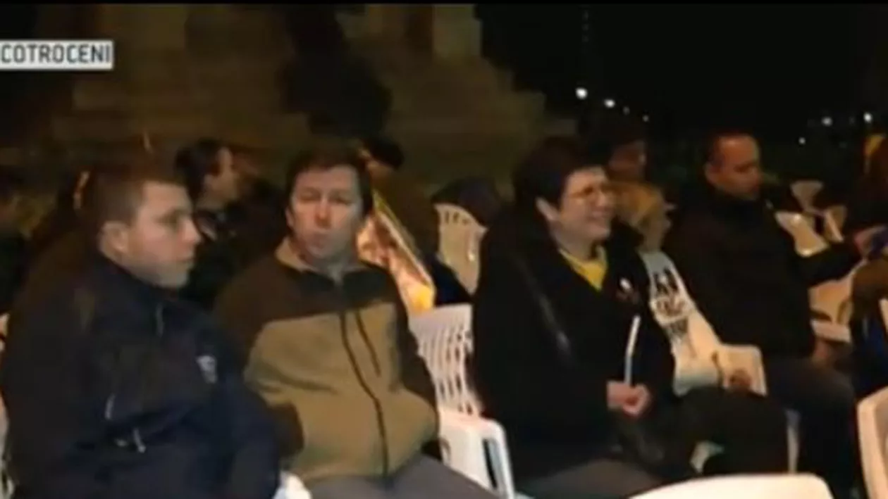 Protest la Cotroceni: Zeci de susținători ai unirii României cu Republica Moldova au format un lanț uman (VIDEO)