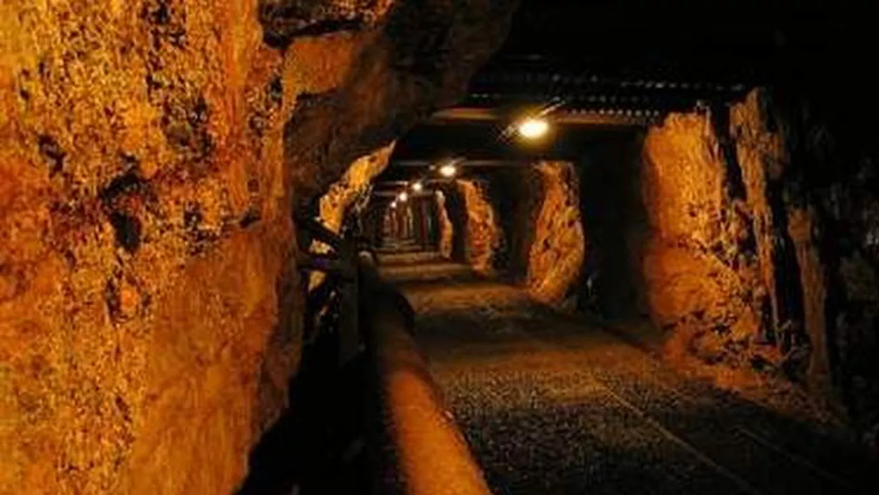 Rusia: 90 de oameni au rămas în subteran după ce o mină de cărbuni s-a prăbușit