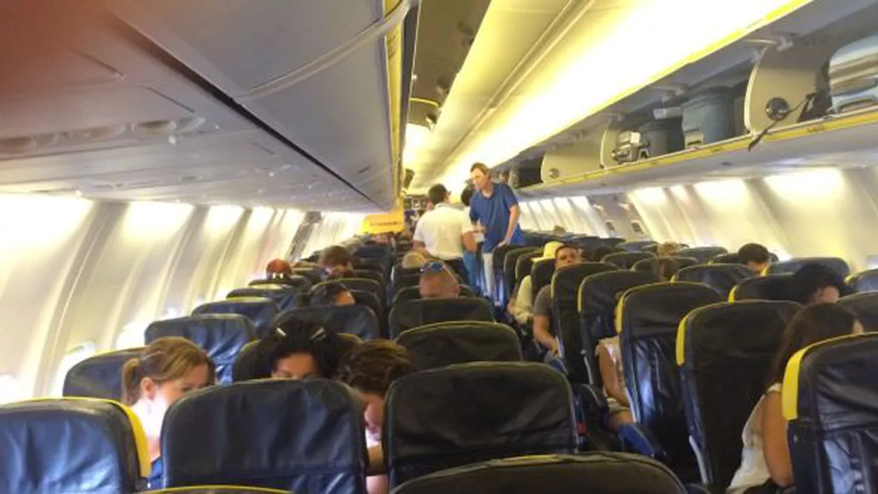 Un copil și tatăl lui, bolnav de cancer terminal, dați jos dintr-un avion. „Ca tată am stat neputincios acolo. Mă uitam la oameni în timp ce aplaudau și dădeam din cap, dorindu-mi să coboram cât mai repede”