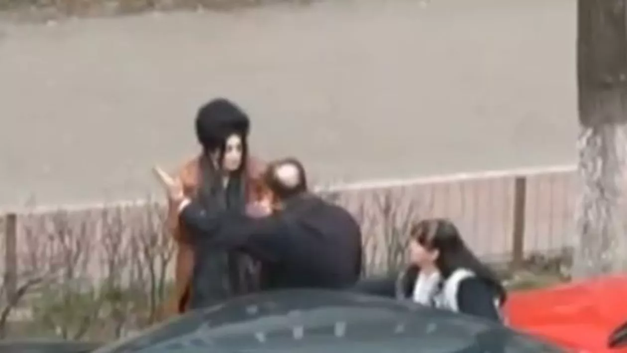 Prahova: O femeie a fost agresată după ce a parcat într-un loc rezervat persoanelor cu handicap (VIDEO)