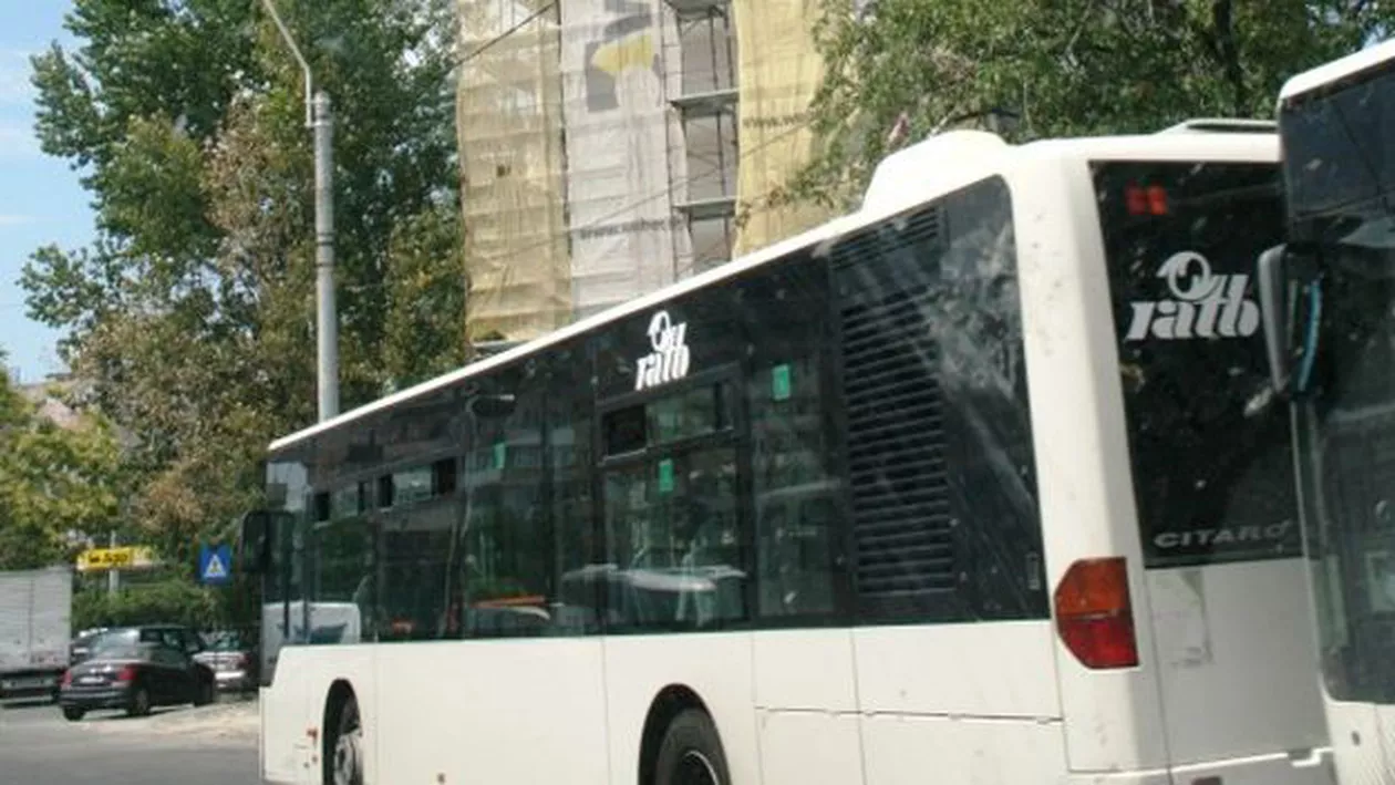 Protest la RATB: "Casierele nu au unde să îşi facă nevoile fiziologice, (...) iar autobuzele au probleme cu frânele"