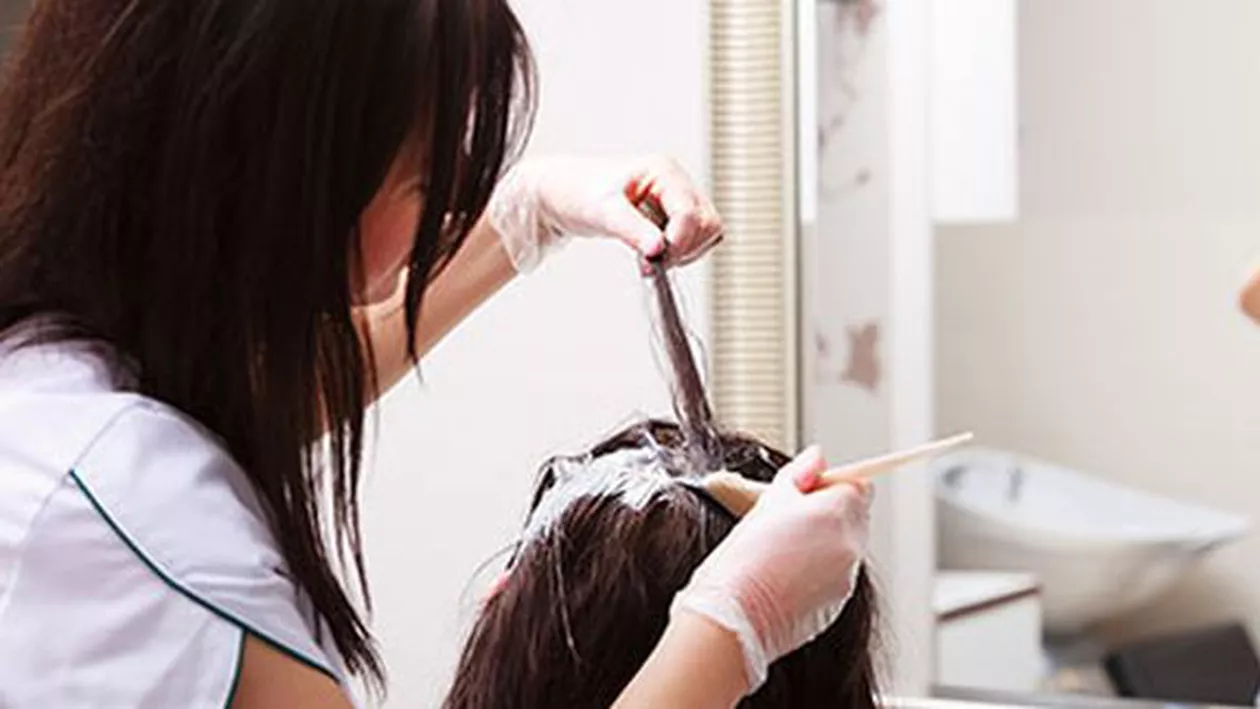 ANPC: 70% dintre vopselele de păr ar trebui retrase de la comercializare din cauza unui ingredient periculos interzis în UE