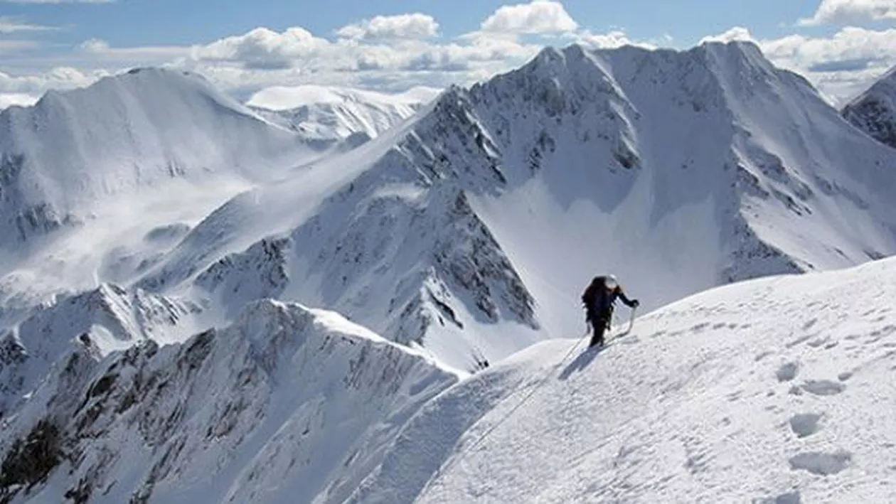 Un cetățean austriac a murit făcând heli ski în Munții Făgăraș