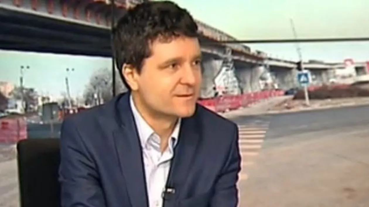 Nicușor Dan: Acelaşi buget al Capitalei pentru 2015 se regăseşte în bugetul pentru anul 2016. Aşa cum DNA a dovedit de multe ori, trebuie să plăteşti şi când iei contractul, şi când se fac plăţi