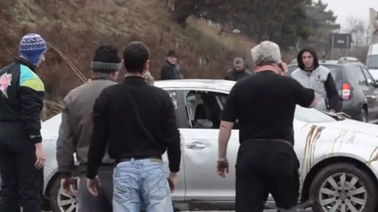 Buzău: Momente de groază pentru doi soți, după ce s-au răsturnat cu mașina. Cei doi au scăpat fără nicio zgârietură (VIDEO)