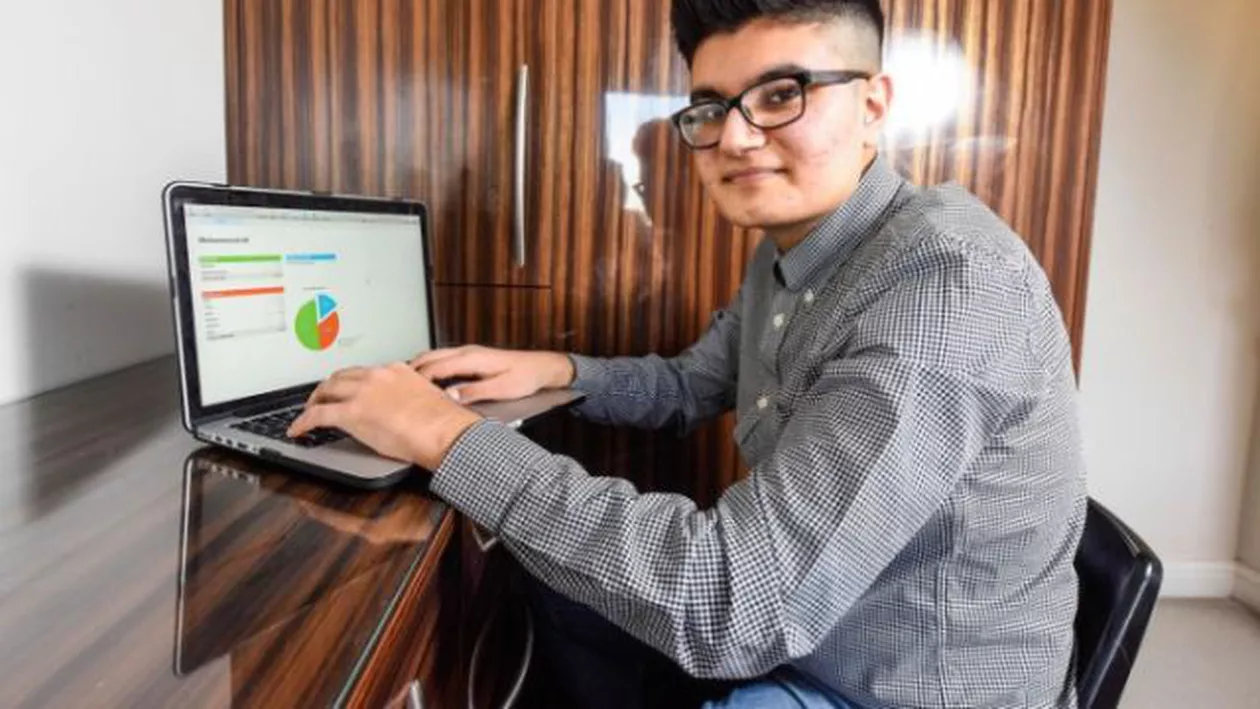 Un adolescent de 15 ani castigă sute de mii de lire din propria afacere. „Feedback-ul pe care l-am primit a fost șocant, aveam peste 100.000 de vizite pe website”