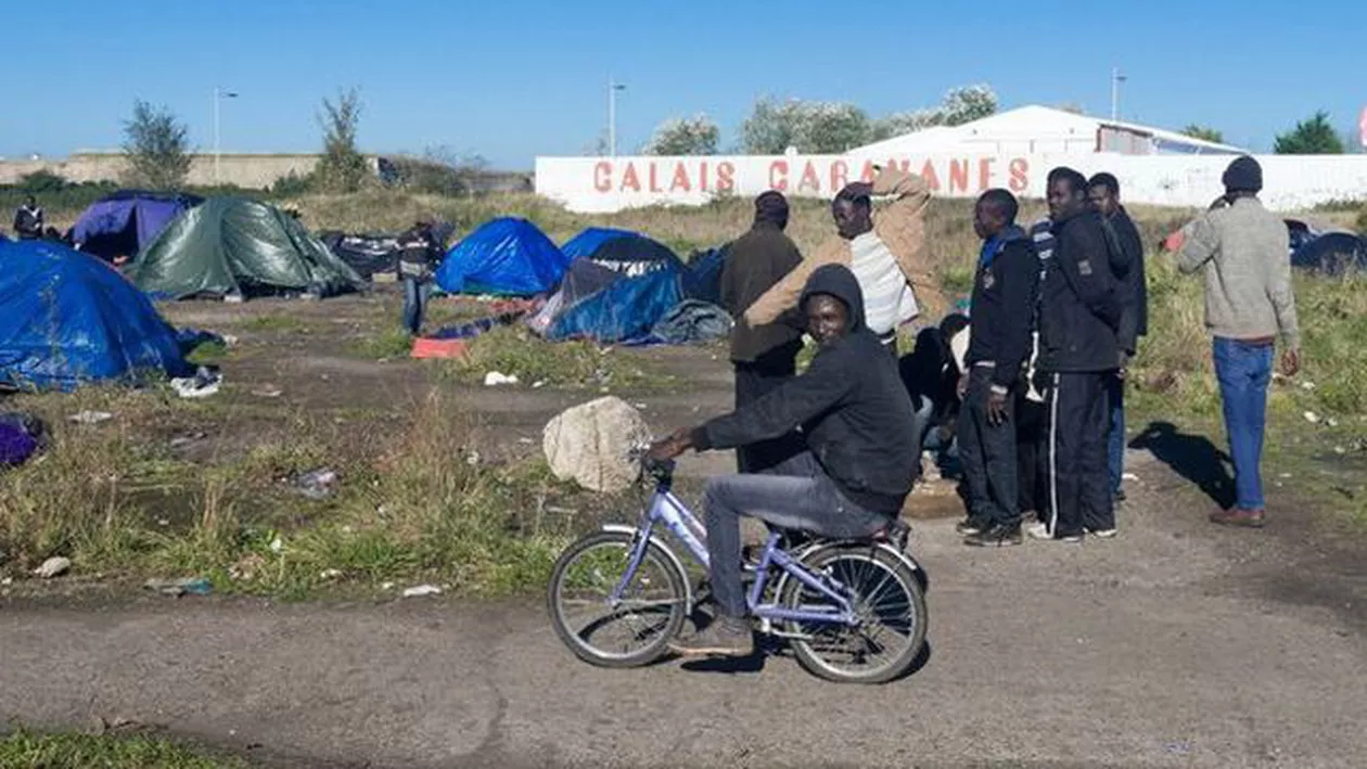 Ministrul Francez de Finanțe: Mii de refugiați de la Calais și Dunkirk vor putea să treacă spre Marea Britanie, dacă va fi votat Brexitul