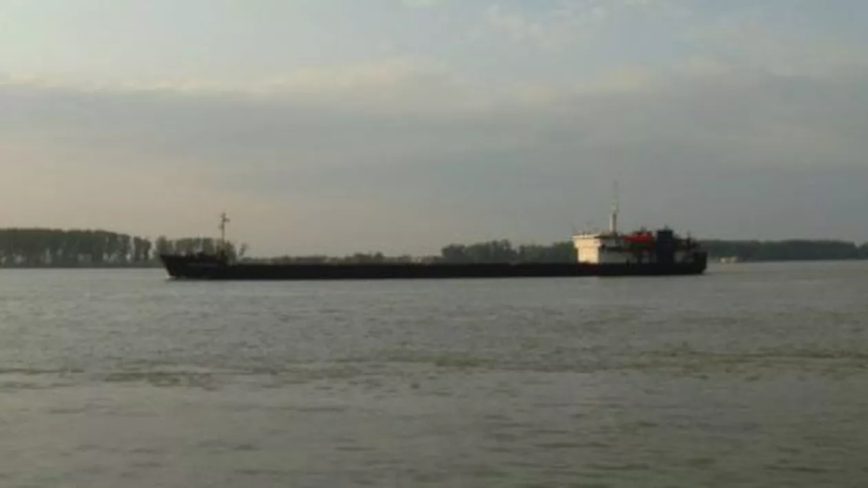 O navă aflată sub pavilionul Bulgariei a eşuat pe Dunăre