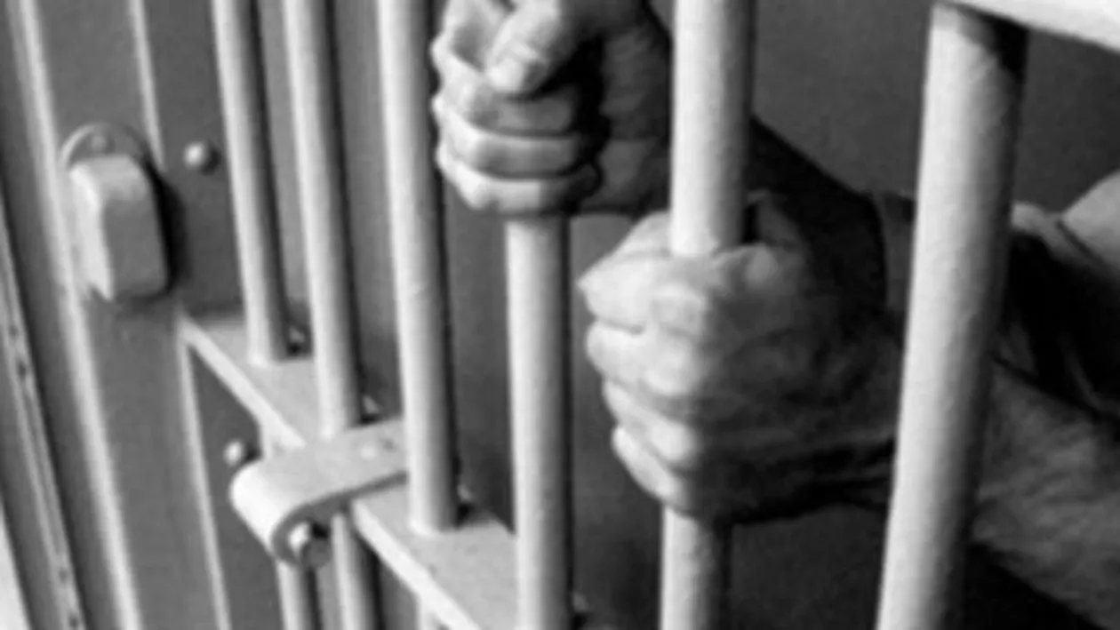 Doi deținuți au evadat din centrul de reținere al Secției 19 de Poliție din Capitală: Bărbații erau arestați preventiv pentru furt calificat și infracțiuni informatice (FOTO)