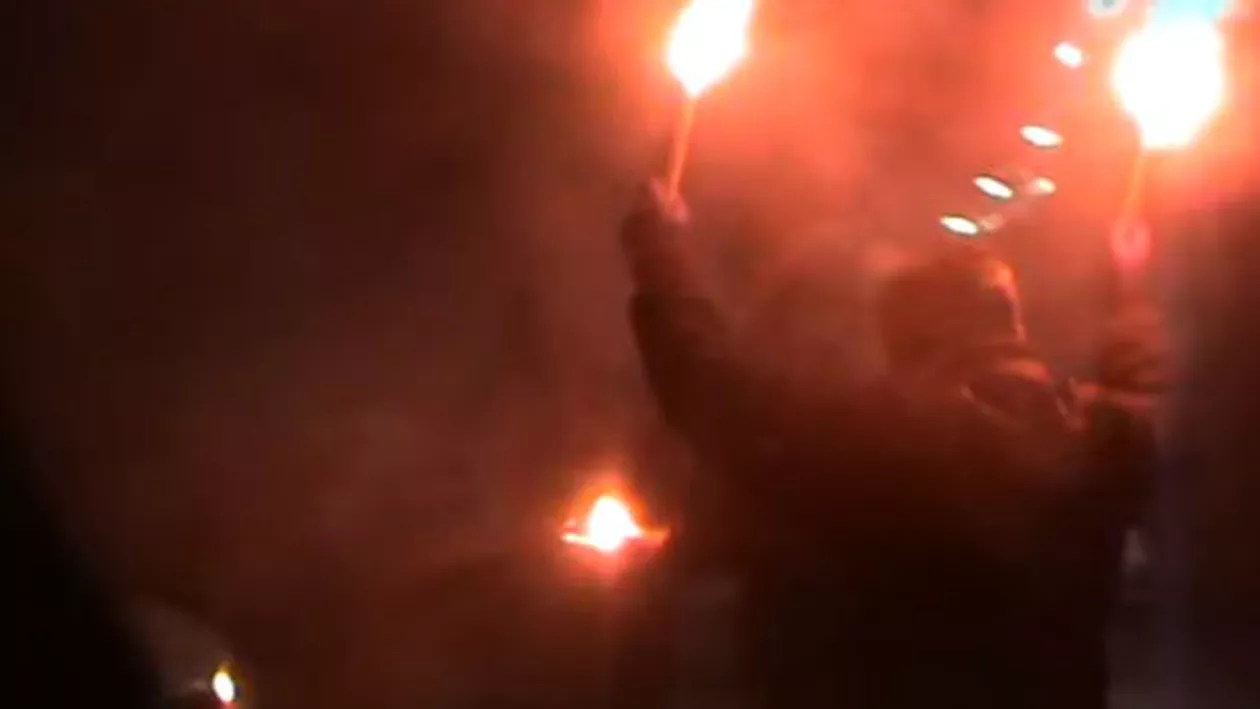 Ambasada Rusiei la Kiev, atacată cu petarde și fumigene (VIDEO)