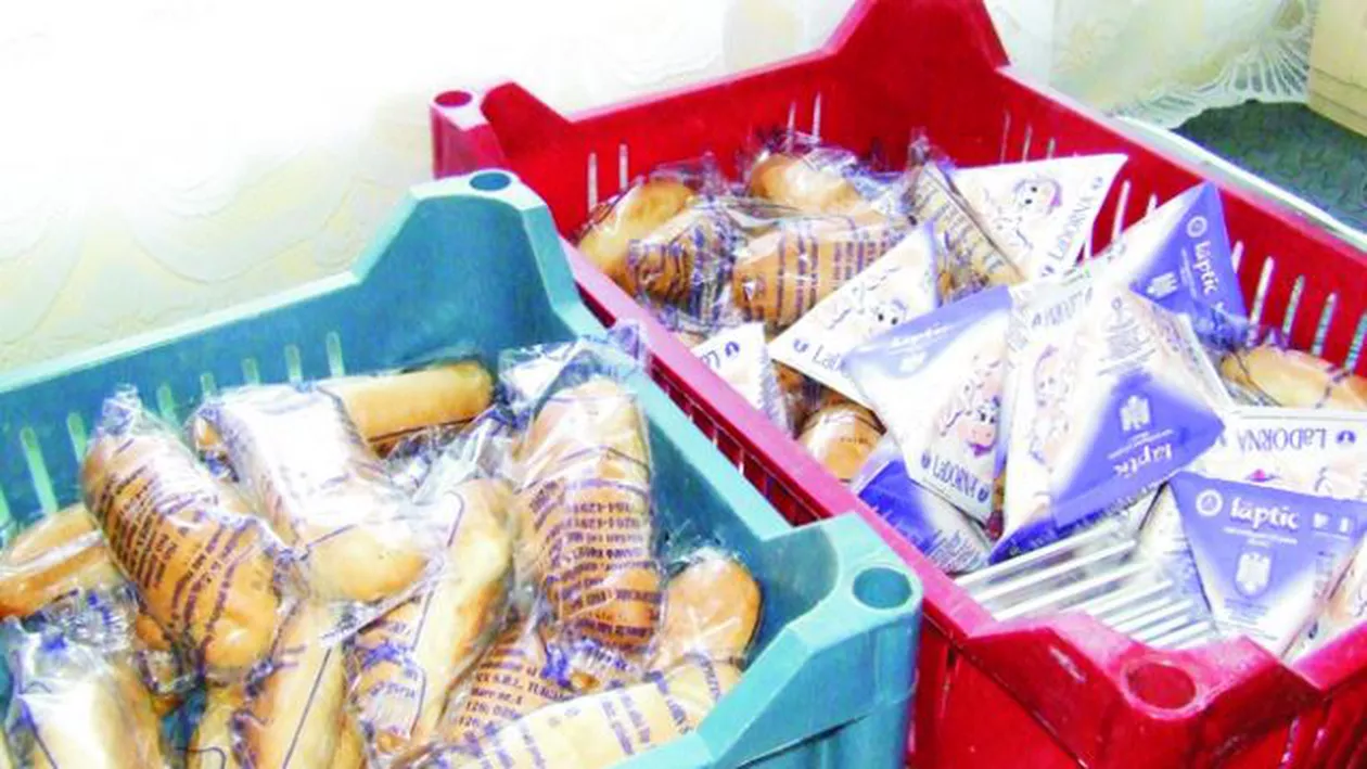 Elevii din Galați vor primi din nou lapte la școală, dar de la o altă fabrică. Decizia a fost luată după ce 17 elevi din Pechea au ajuns la spital cu toxiinfecție alimentară