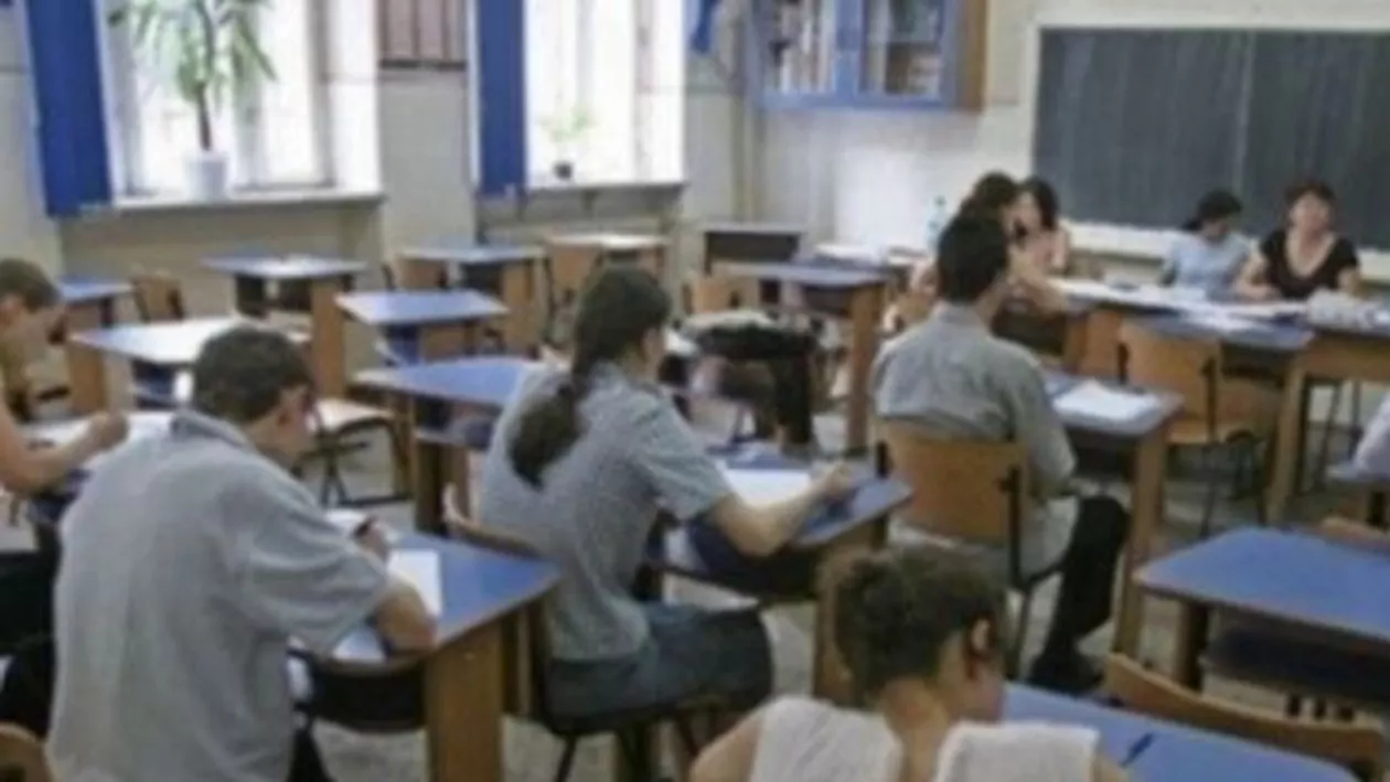 Patru elevi din Constanța au fost prinși când voiau să copieze la simulare (VIDEO)