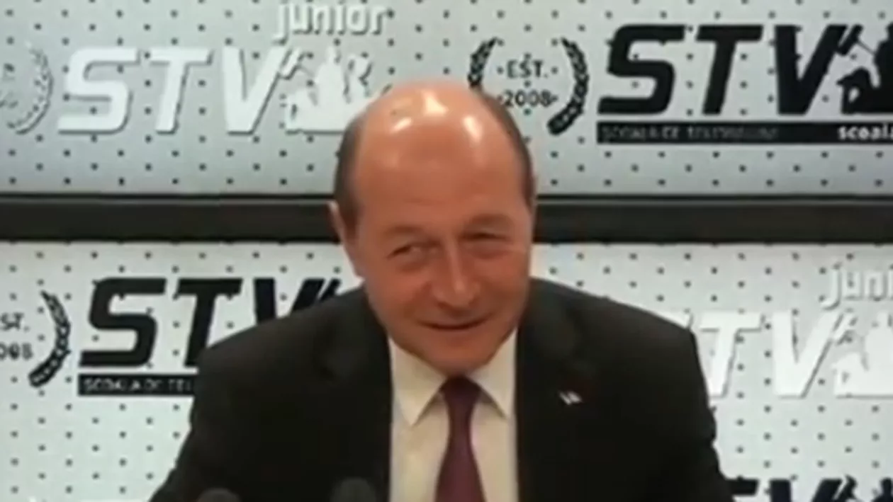 Băsescu: Este obligatoriu ca omul politic să comunice cu presa. Eu la început nu dormeam noaptea de mânie când vedeam dezinformare, pe urmă mi-a trecut (VIDEO)