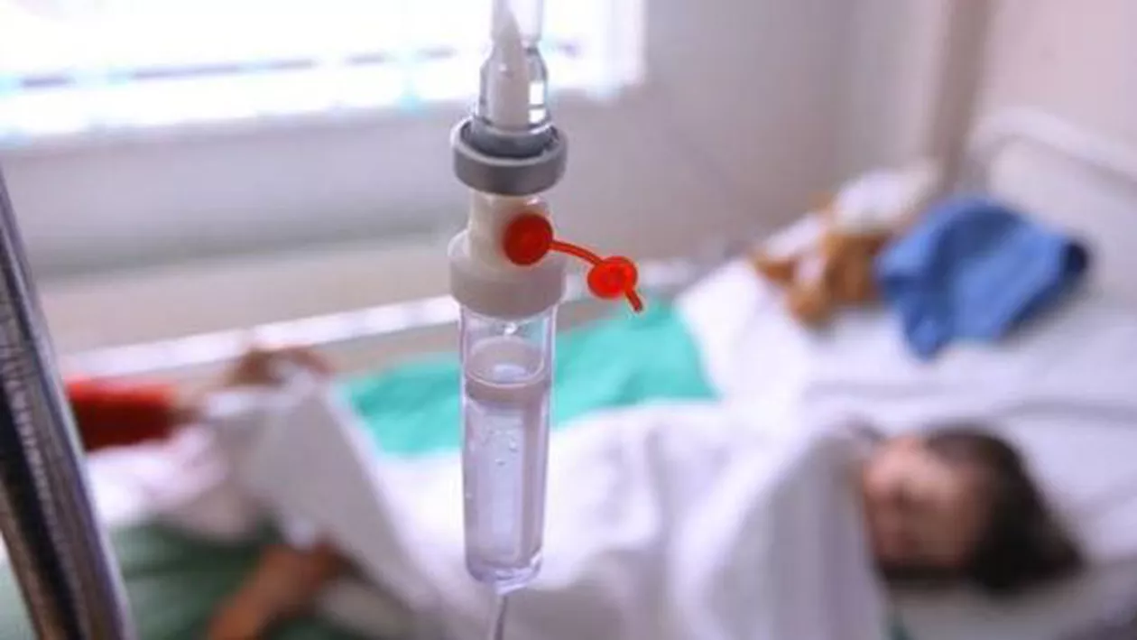 Medic: Unul dintre copiii de la Fetești, internați cu sindrom hemolitic-uremic, la Spitalul ”Marie Curie”, se simte mai bine. Celălalt este în continuare în stare gravă