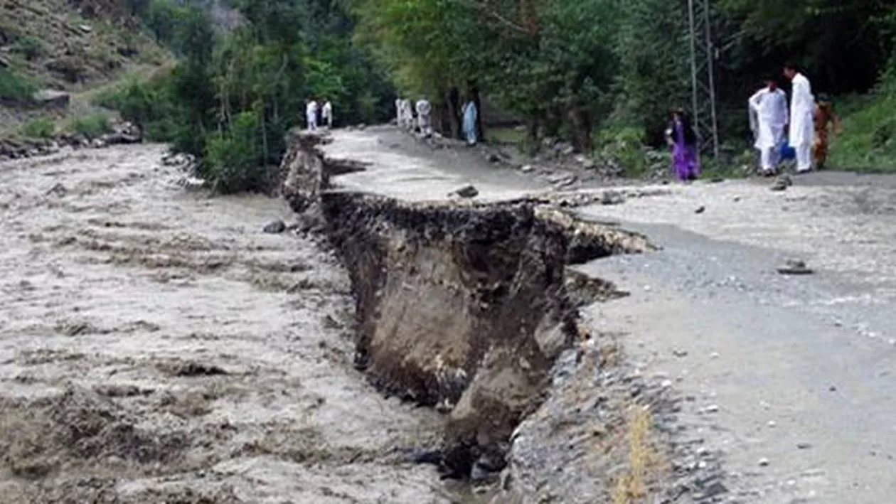 Pakistan: 49 de persoane au murit și peste 80 au fost rănite din cauza inundațiilor