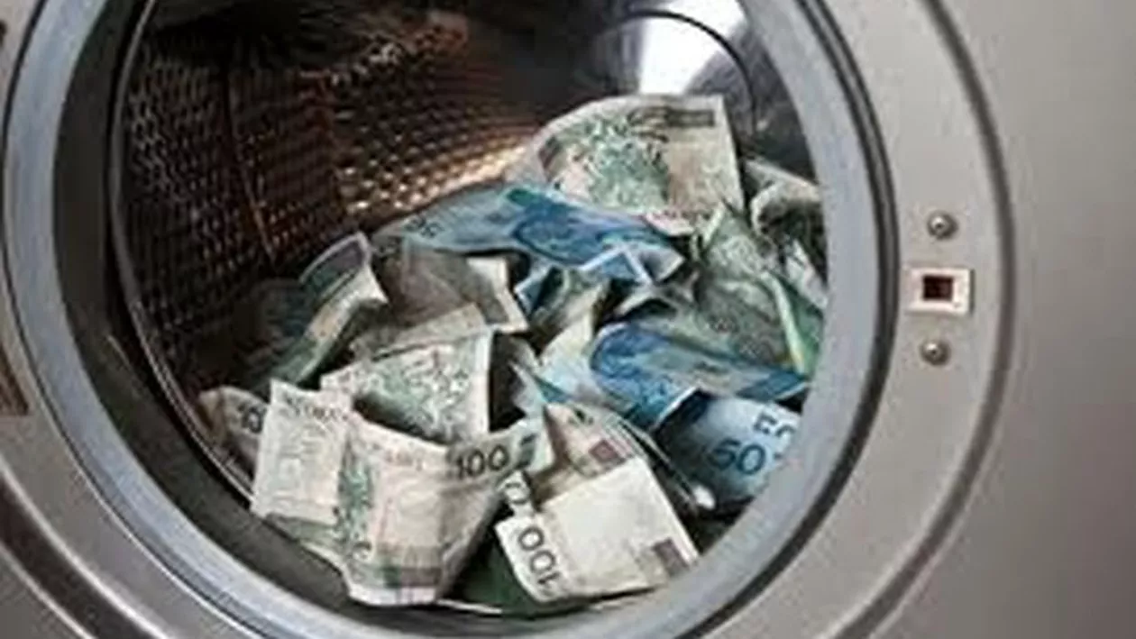 Ce mai inventează românii: Mașina de spălat bani cu raze ultraviolete, găselnița unui inginer timișorean