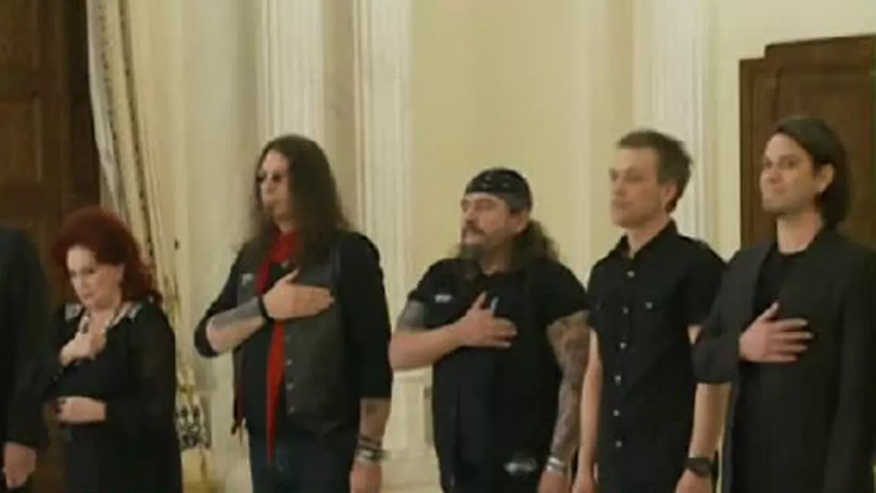 Stela Popescu, Florin Piersic și membrii trupei Cargo, decorați de președintele Klaus Iohannis (VIDEO)