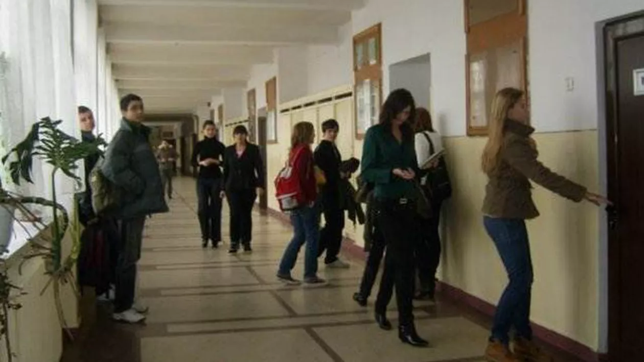 Elevii vor primi „Bani de liceu” dacă nu vor chiuli. Peste 60.000 de liceeni vor beneficia de ajutorul financiar