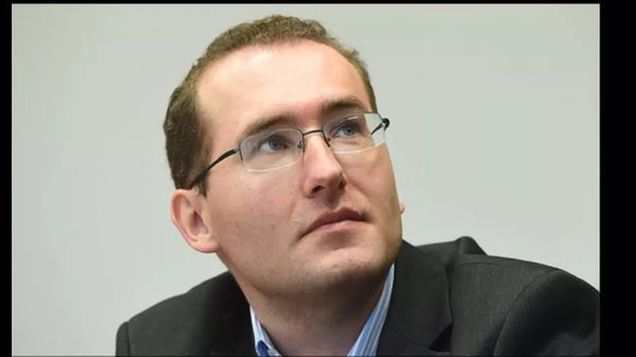 Fost agent al serviciilor germane de informaţii, condamnat pentru colaborare cu CIA şi Rusia