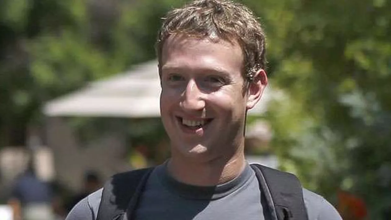 "Îmi încep vizita cu o alergare în Piața Tiananmen": Mark Zuckerberg a făcut jogging în China, singura țară unde Facebook este interzis (FOTO)