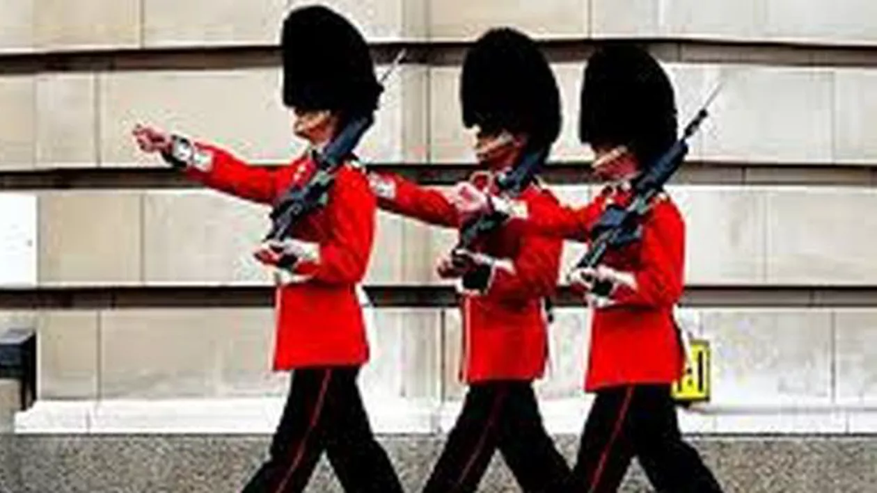 Anchetă în armata britanică după ce doi soldați din Garda Reginei ar fi fost obligați să întrețină relații intime