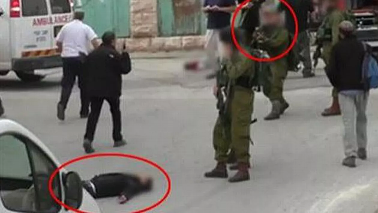 IMAGINI ŞOCANTE: Un soldat israelian, filmat când împușca în cap un terorist, deși acesta era deja eliminat (VIDEO)