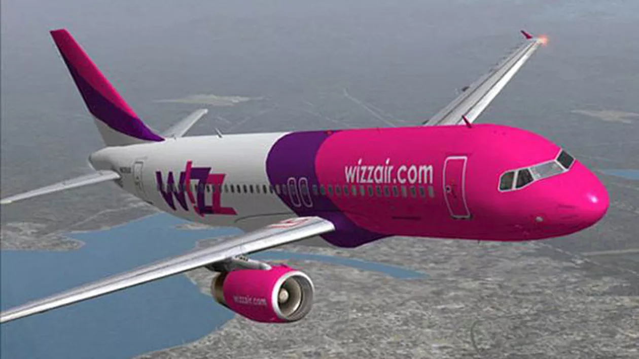 Scandal într-un avion Wizz Air. Trei persoane de etnie romă, acuzate că au furat din bagajul unei femei