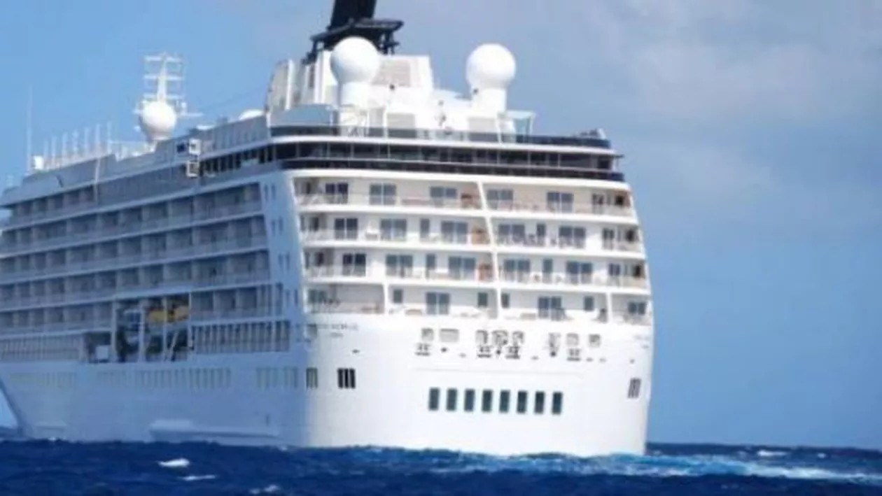 Scene de groază pentru pasagerii unui vapor turistic: Ambarcațiunea a izbit frontal un dig dintr-un port din San Diego (VIDEO)