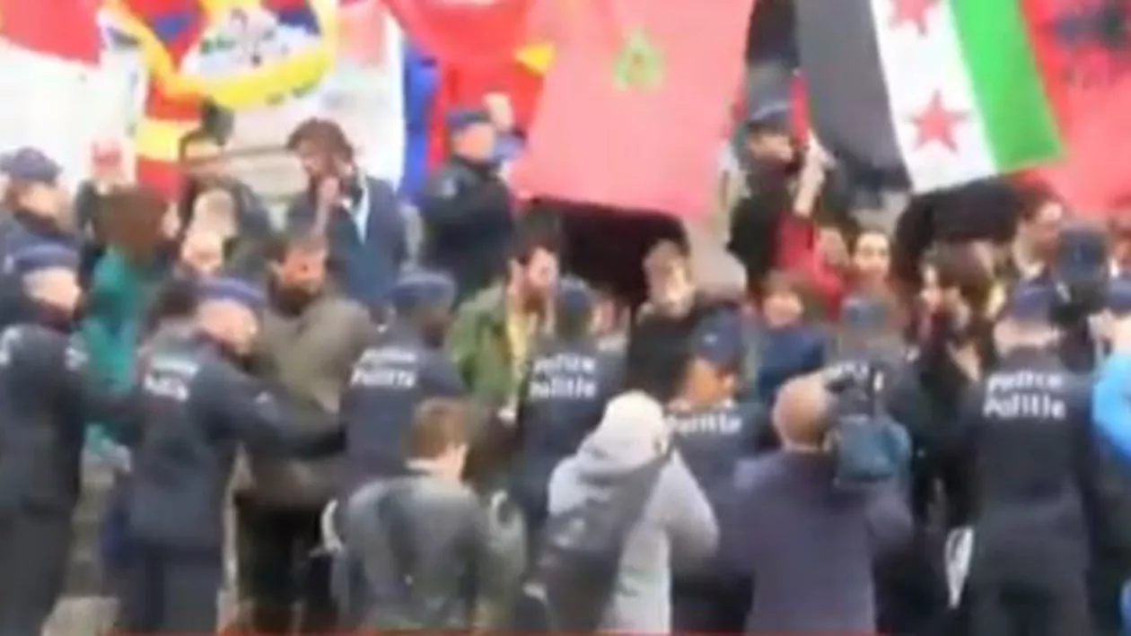 Violențe la Bruxelles:  Polițiștii au reținut mai mulți protestatari de extremă dreapta (VIDEO)
