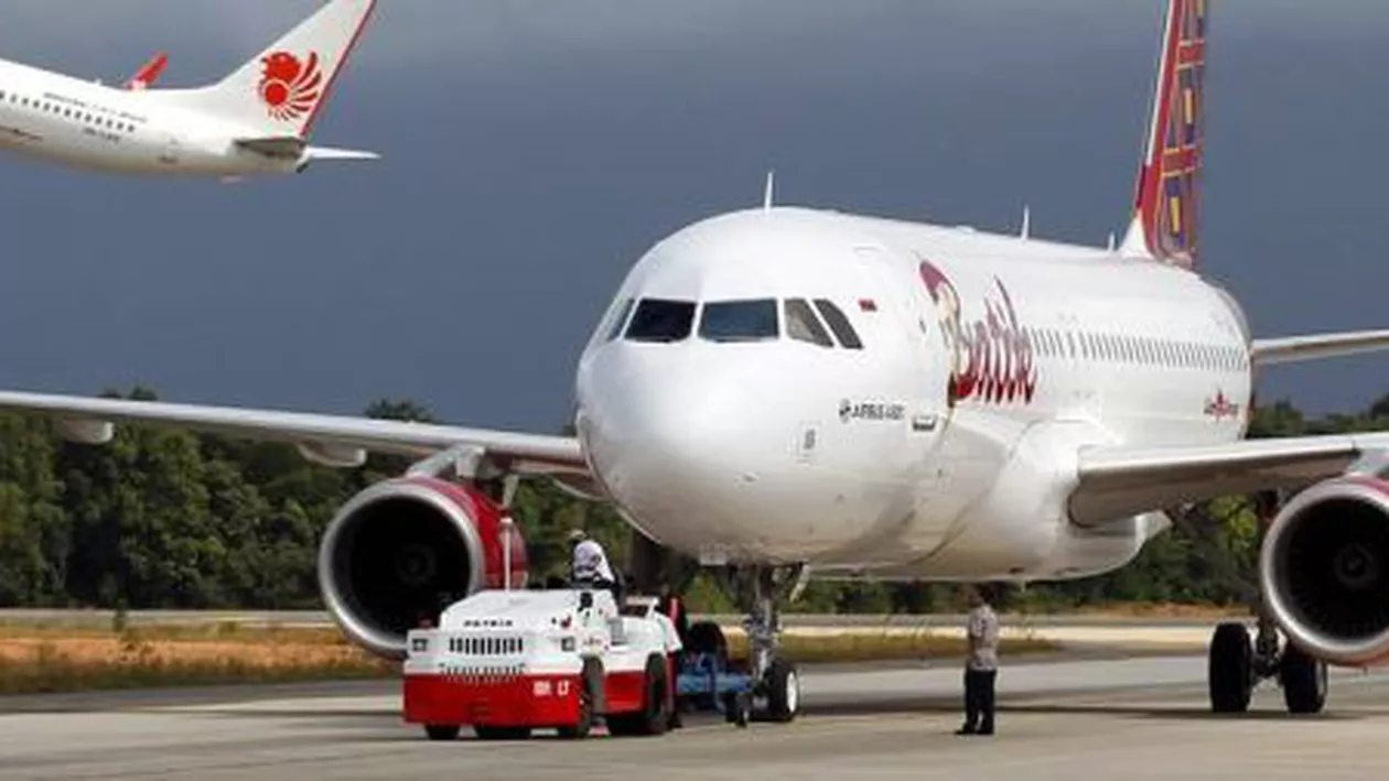 Indonezia: Coliziune gravă, la sol, între două avioane de pasageri