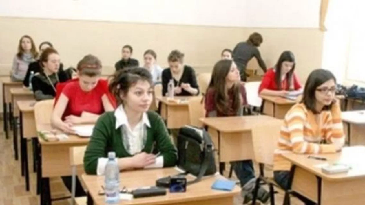 Programa școlară, schimbată: Mai puține ore de limba română, dar mai multe cursuri opționale (VIDEO)