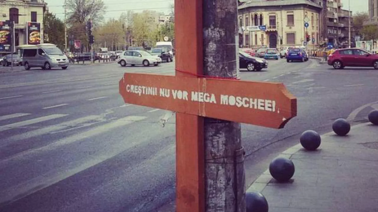 Mega protest anti-moschee în Capitală: 500 de cruci, plantate pe străzile Bucureștiului (FOTO)