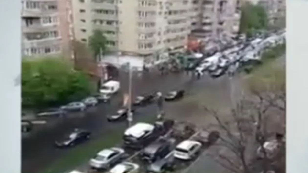 Iohannis, huiduit în trafic: Coloana oficială a președintelui a blocat din nou traficul din Capitală (VIDEO)