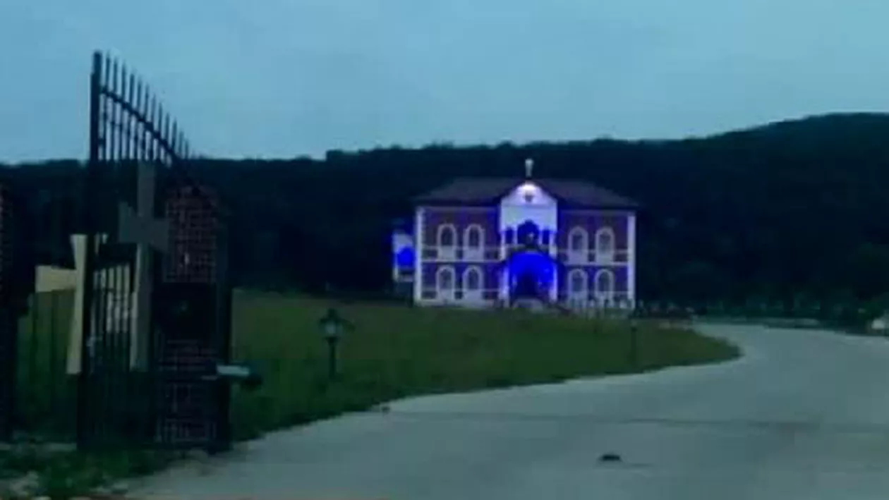 Episcopia Sălajului, luminată în culori țipătoare (VIDEO)