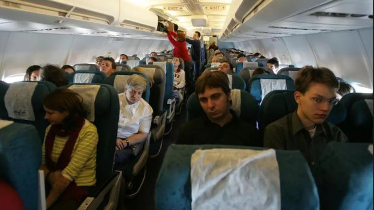 Pasageri răniți într-un avion devastat de turbulențe, care zbura din Jakarta în Bangkok (FOTO)