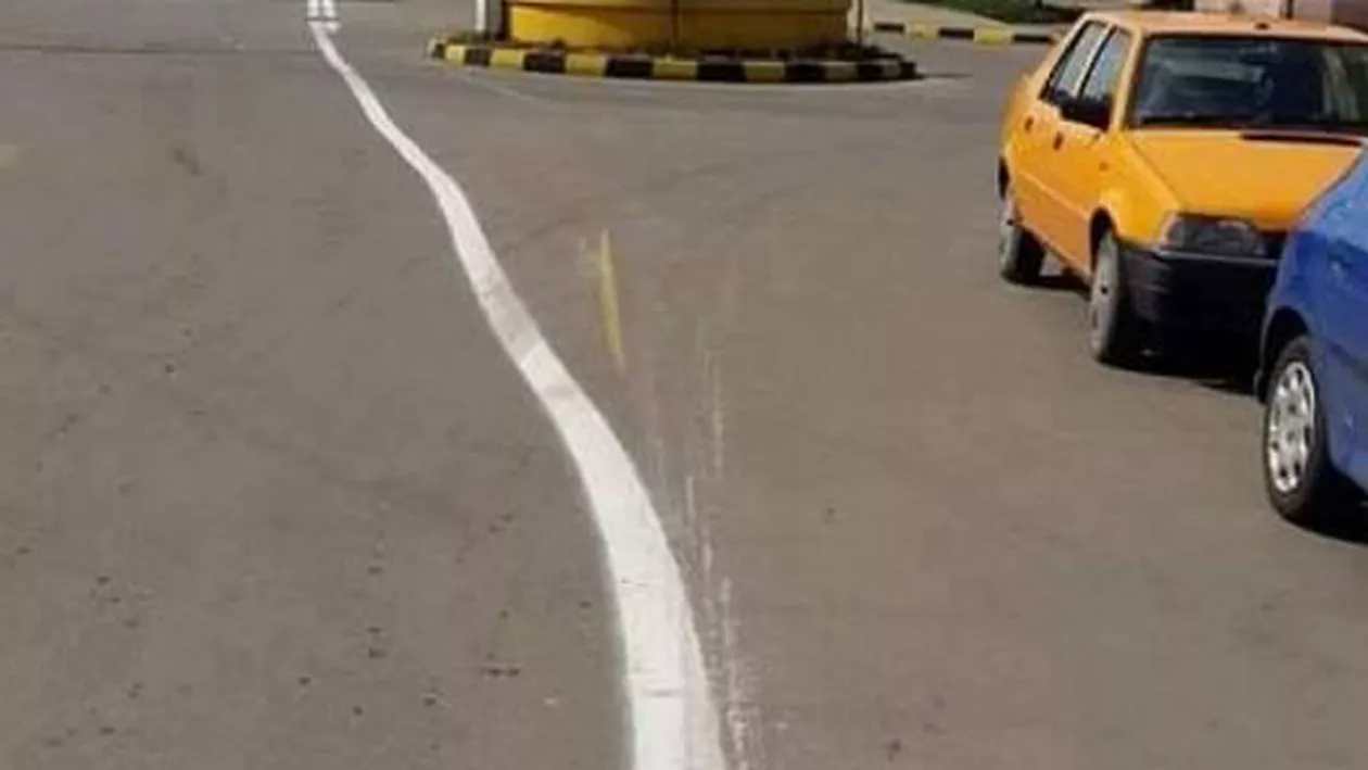 Dorel și-a făcut de lucru la Rovinari: A trasat o linie continuă peste trecerea de pietoni și peste sensul giratoriu (VIDEO)