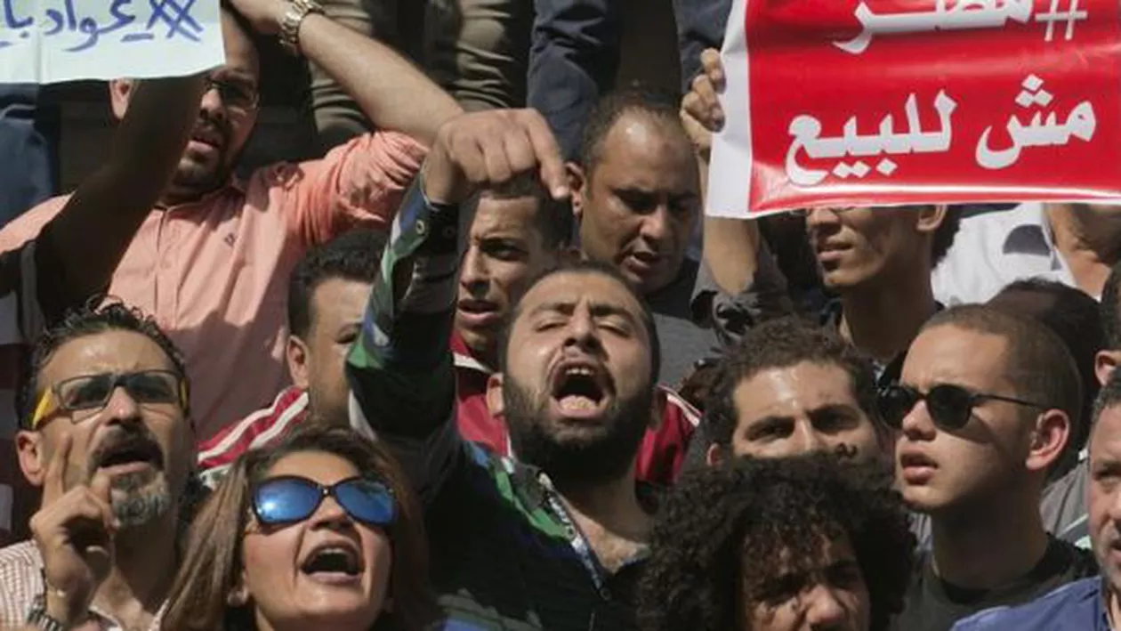 Proteste violente la Cairo, după ce preşedintele egiptean a decis să cedeze două insule Arabiei Saudite
