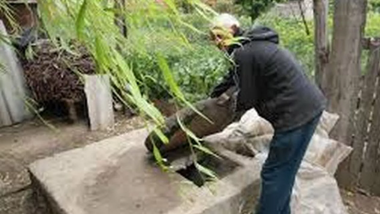 Sfârșit cumplit pentru un copil de un an din Constanța după ce căzut în haznaua din curtea casei