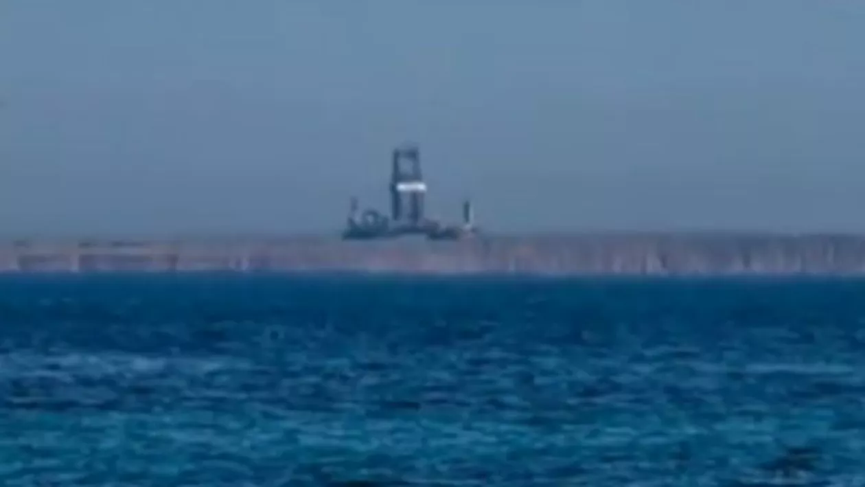 "Fata Morgana" pe litoral: Fenomenul rar de la malul mării, surprins de un fotograf din Constanța (VIDEO)