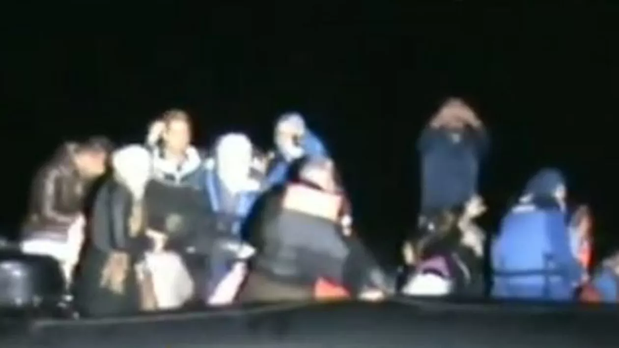 Zeci de imigranţi, salvați de la înec din Marea Mediterană, într-o operațiune la care au participat poliţişti de frontieră români (VIDEO)