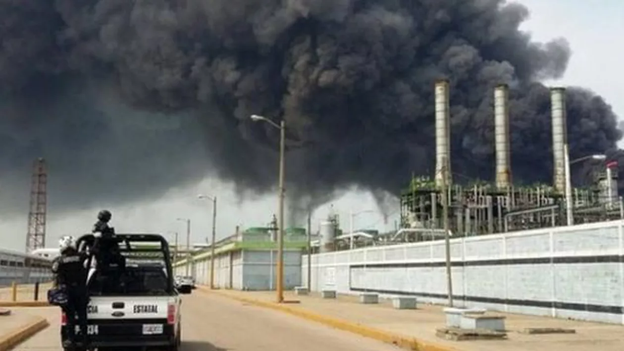 Mexic: Cel puțin 30 de persoane au fost rănite în urma unei explozii la un combinat petrochimic